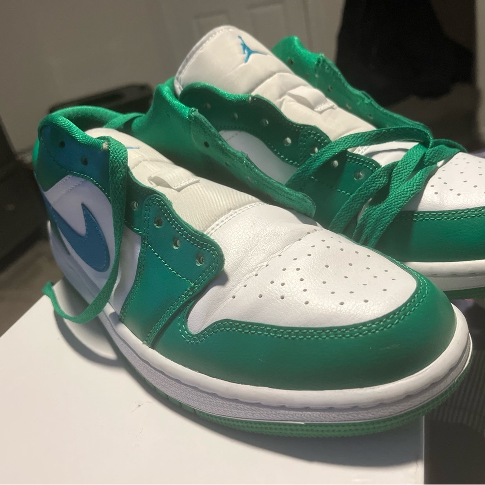 Women’s size 11 air Jordan 1 low